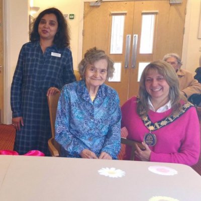 Mayor using tovertafel at Chesham Leys care home